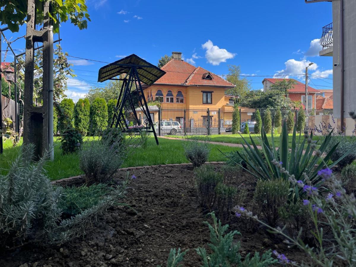 Casa Topazz Târgu Jiu Exterior foto